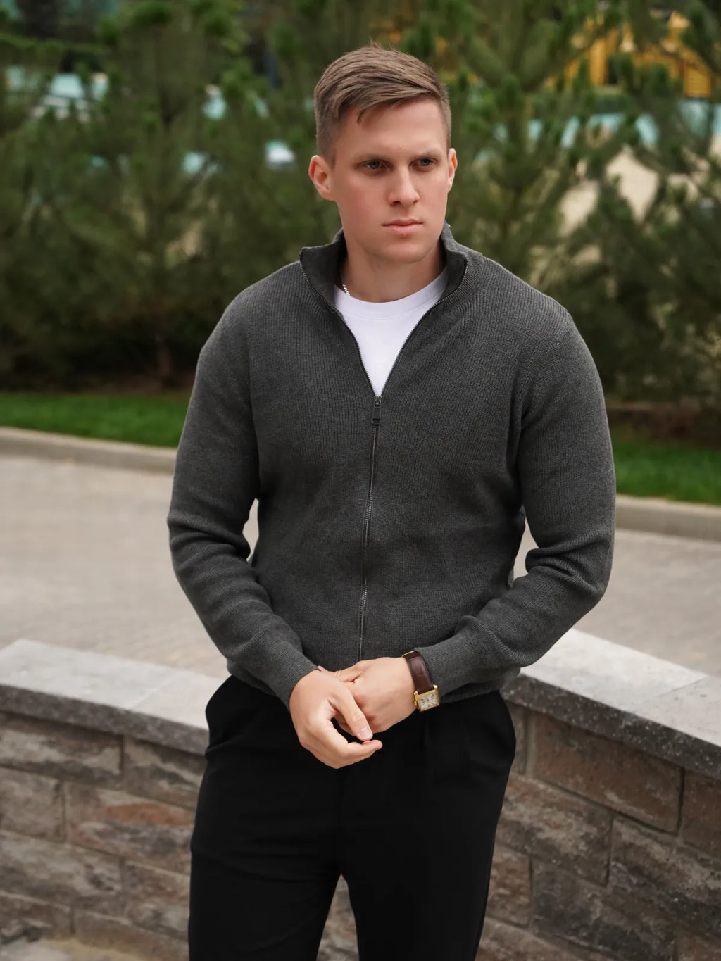 Джемпер на довгій блискавці
