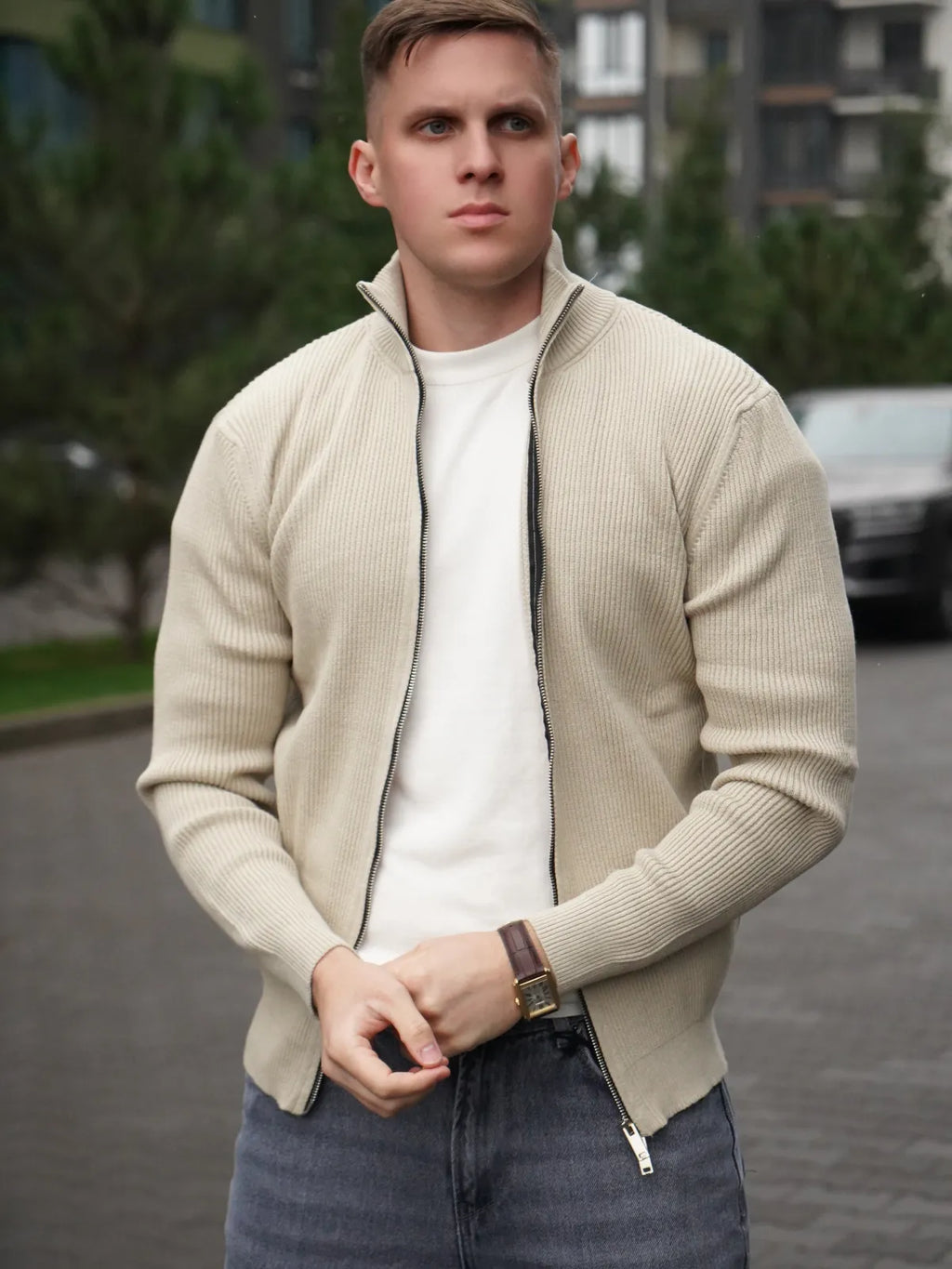 Джемпер на довгій блискавці