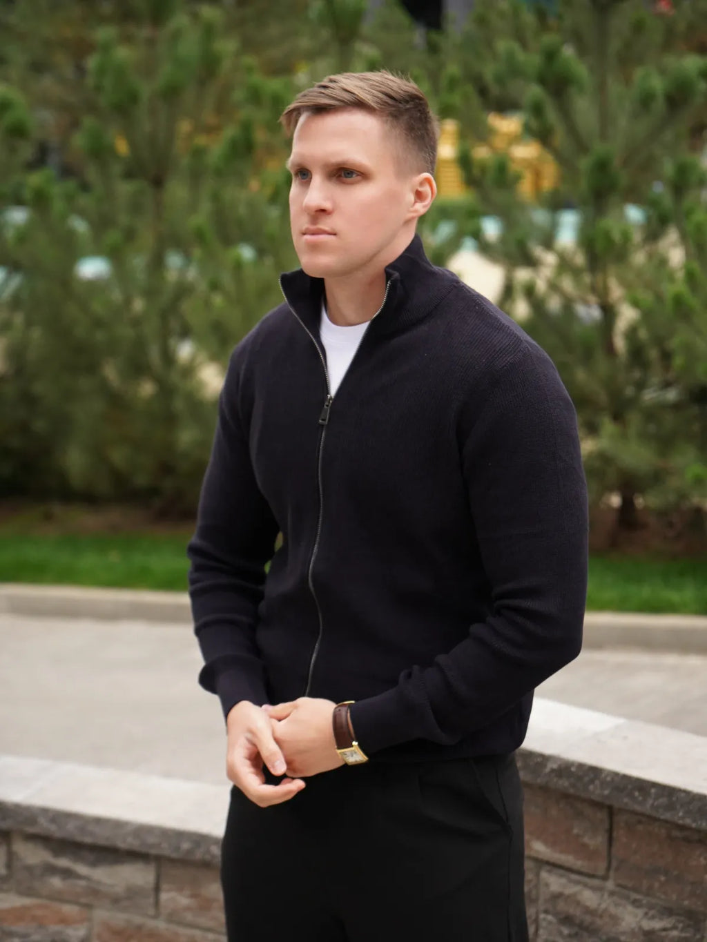 Джемпер на довгій блискавці